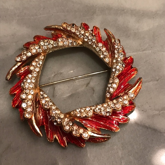 Castlecliff Jewelry Castlecliff Brooch Red Crystals Gold Costume